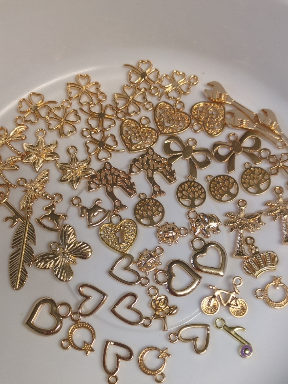 ❤️3/$10❤️Y37 Gold Charm Mix Pendant Set for Crafting